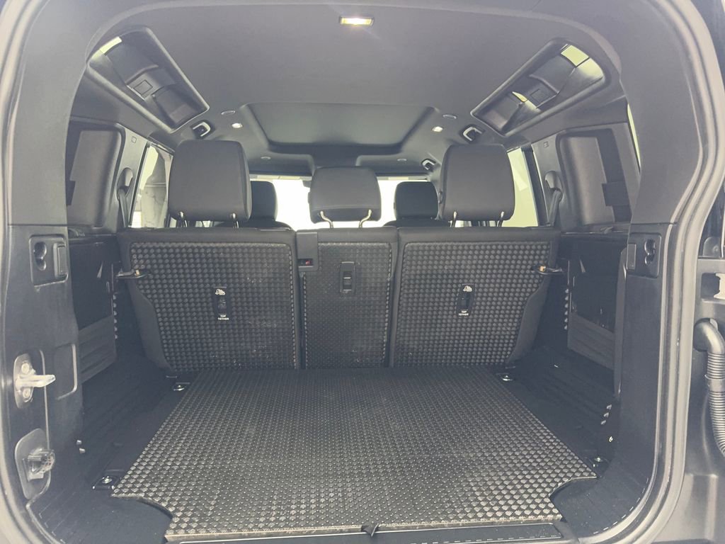 Used 2025 Land Rover Defender 110 S image 75