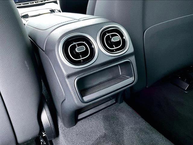 Used 2025 Mercedes-Benz C 300 Sedan image 25