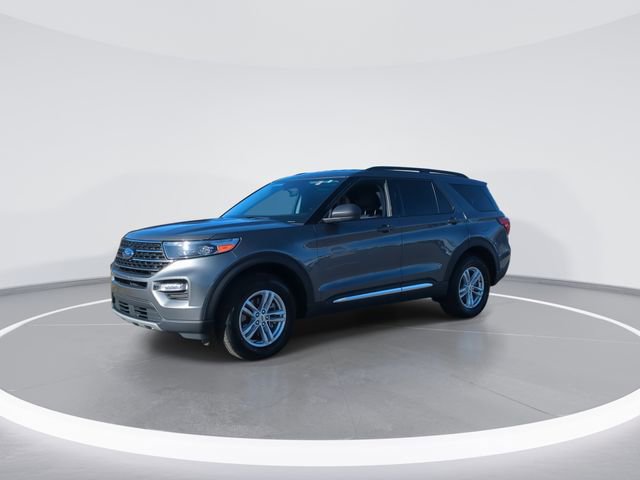 Used 2023 Ford Explorer XLT w/ Equipment Group 202A image 4
