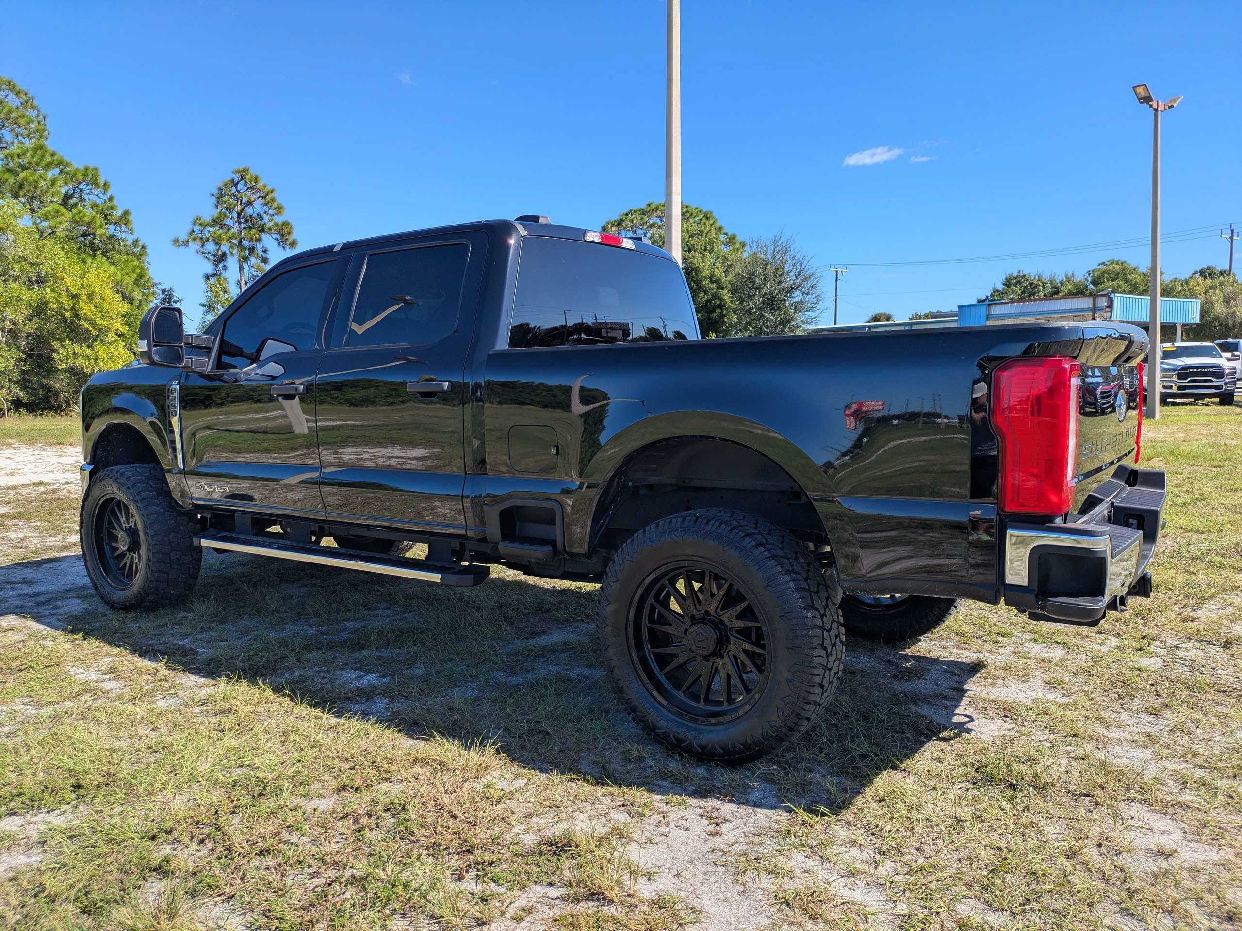 Used 2025 Ford F250 XLT w/ FX4 Off-Road Package AWD/4WD image 7