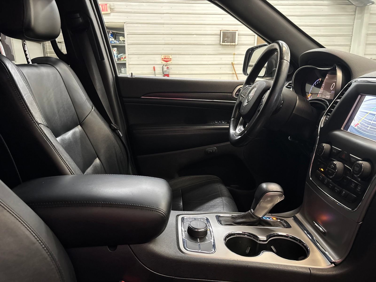 Used 2018 Jeep Grand Cherokee Limited AWD/4WD image 27