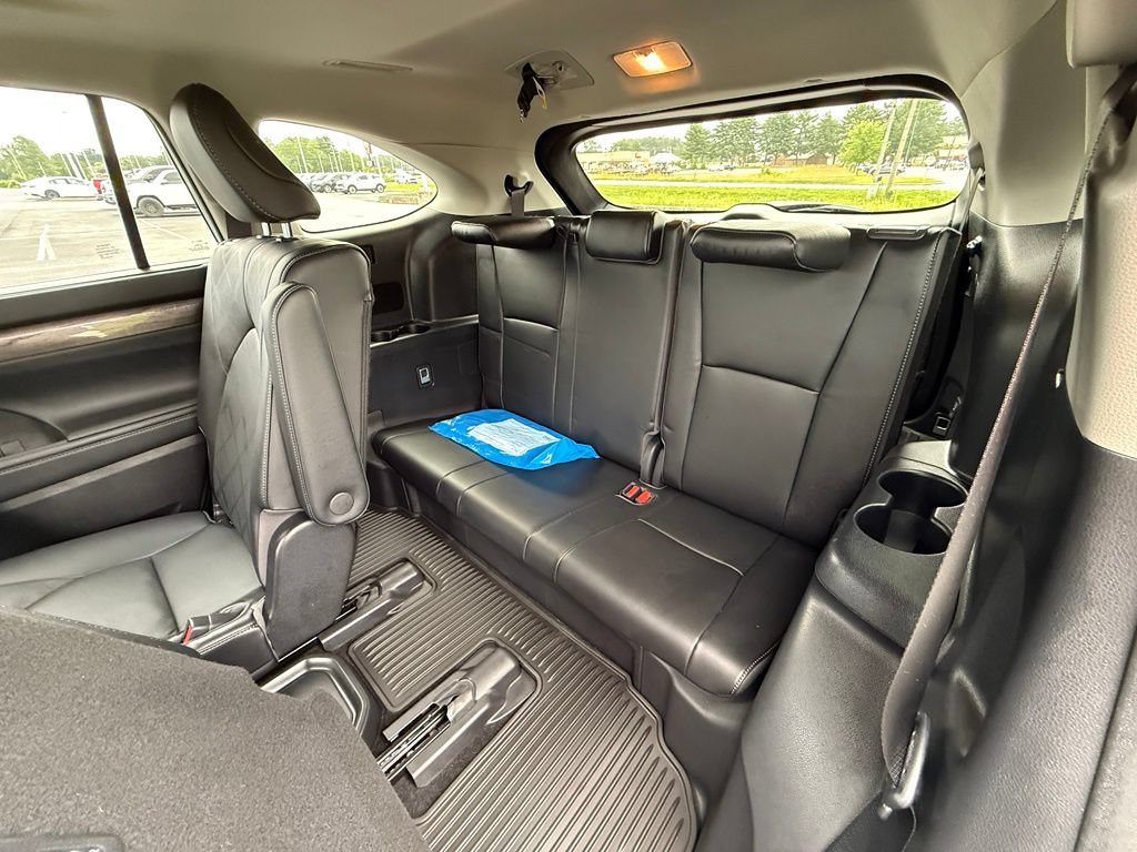 Used 2023 Toyota Highlander Platinum AWD/4WD image 38