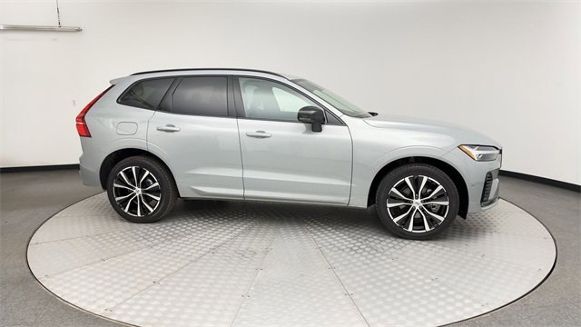 Certified 2025 Volvo XC60 B5 Plus image 9