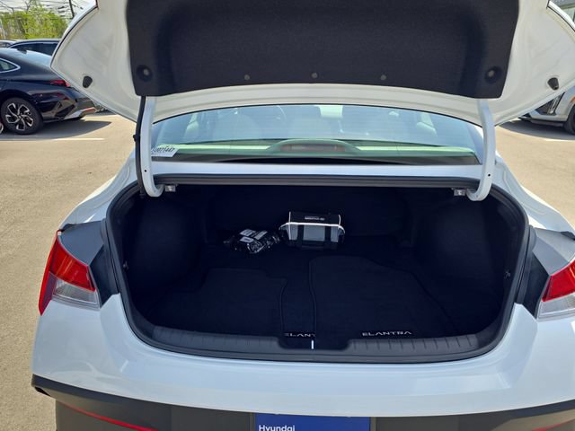Used 2025 Hyundai Elantra SE FWD image 22