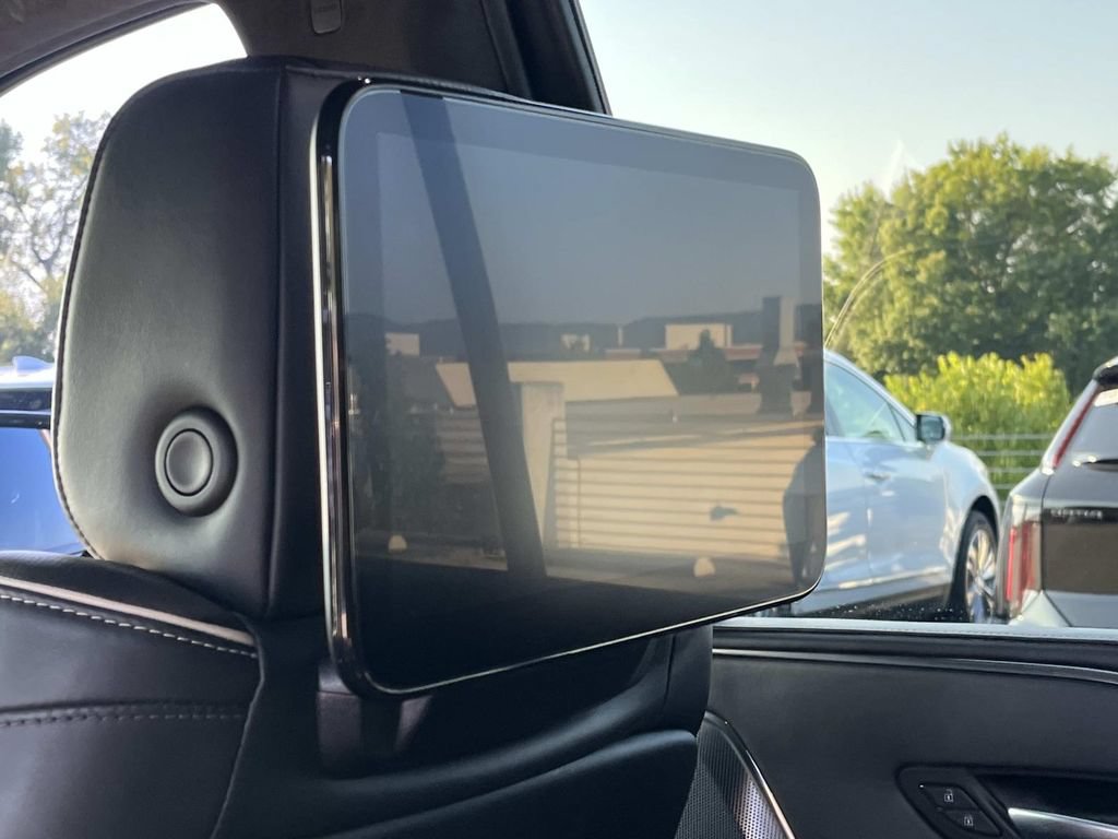 Used 2024 Cadillac Escalade Sport Platinum w/ Heavy-Duty Trailer Package AWD/4WD image 20