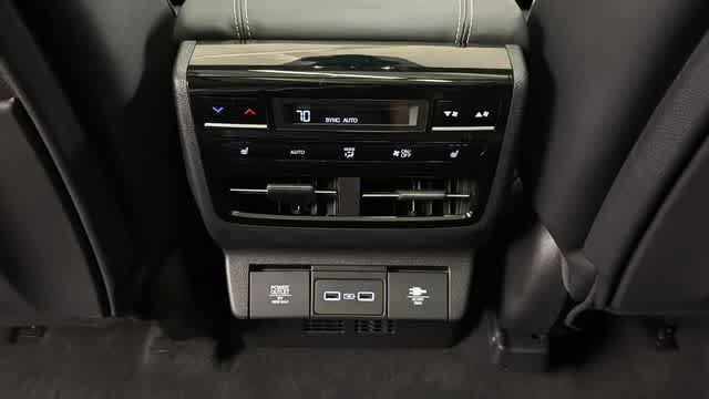 Used 2024 Acura MDX SH-AWD w/ Advance Package image 28