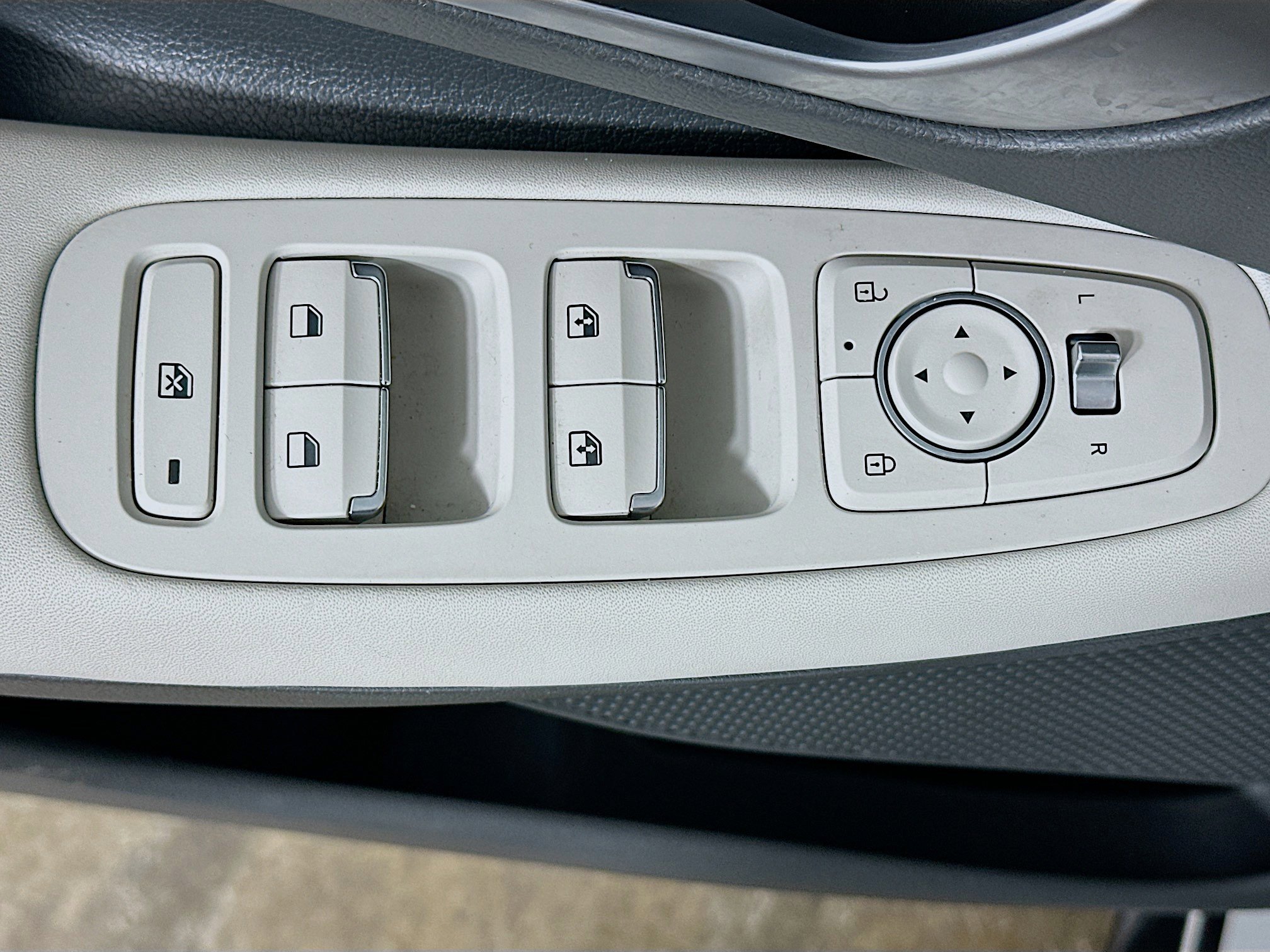 Used 2025 Hyundai Sonata SEL FWD image 15
