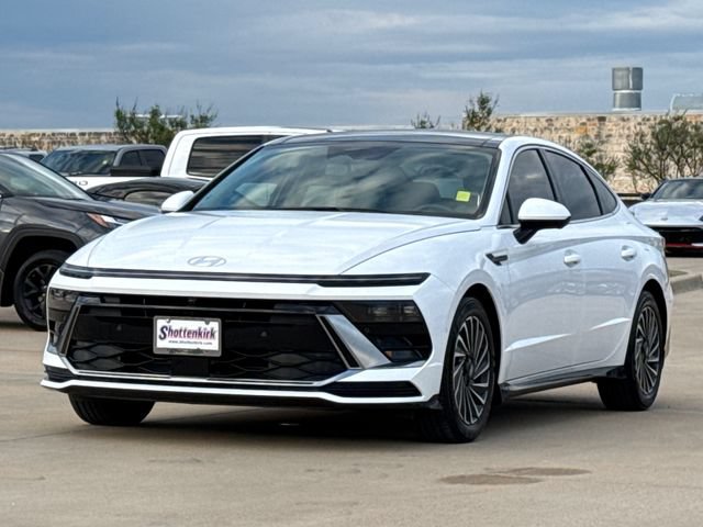 Used 2025 Hyundai Sonata Limited FWD image 3