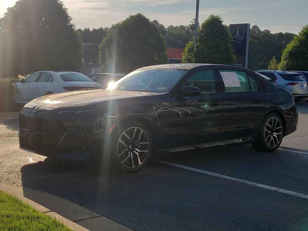 Used 2025 BMW 740i xDrive AWD/4WD image 7