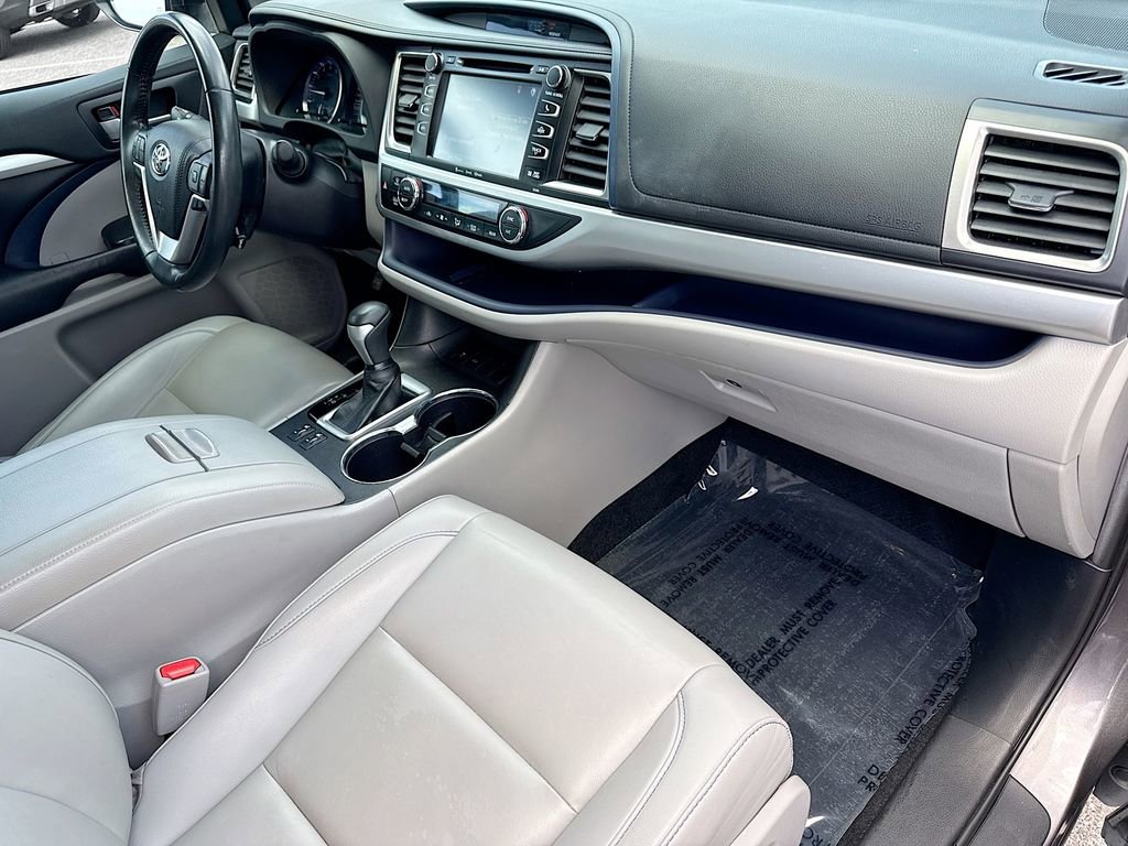 Used 2019 Toyota Highlander XLE image 13