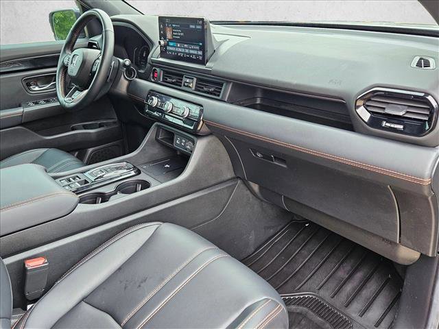 Used 2025 Honda Pilot TrailSport image 23
