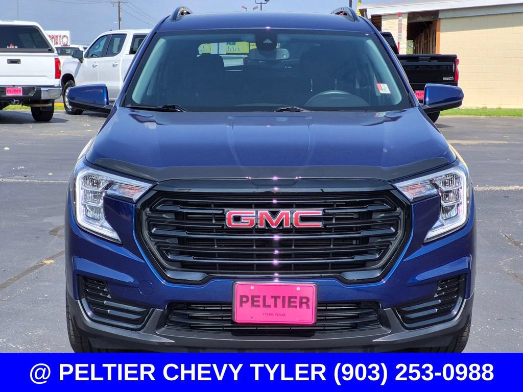 Used 2022 GMC Terrain SLE w/ Driver Convenience Package FWD image 2