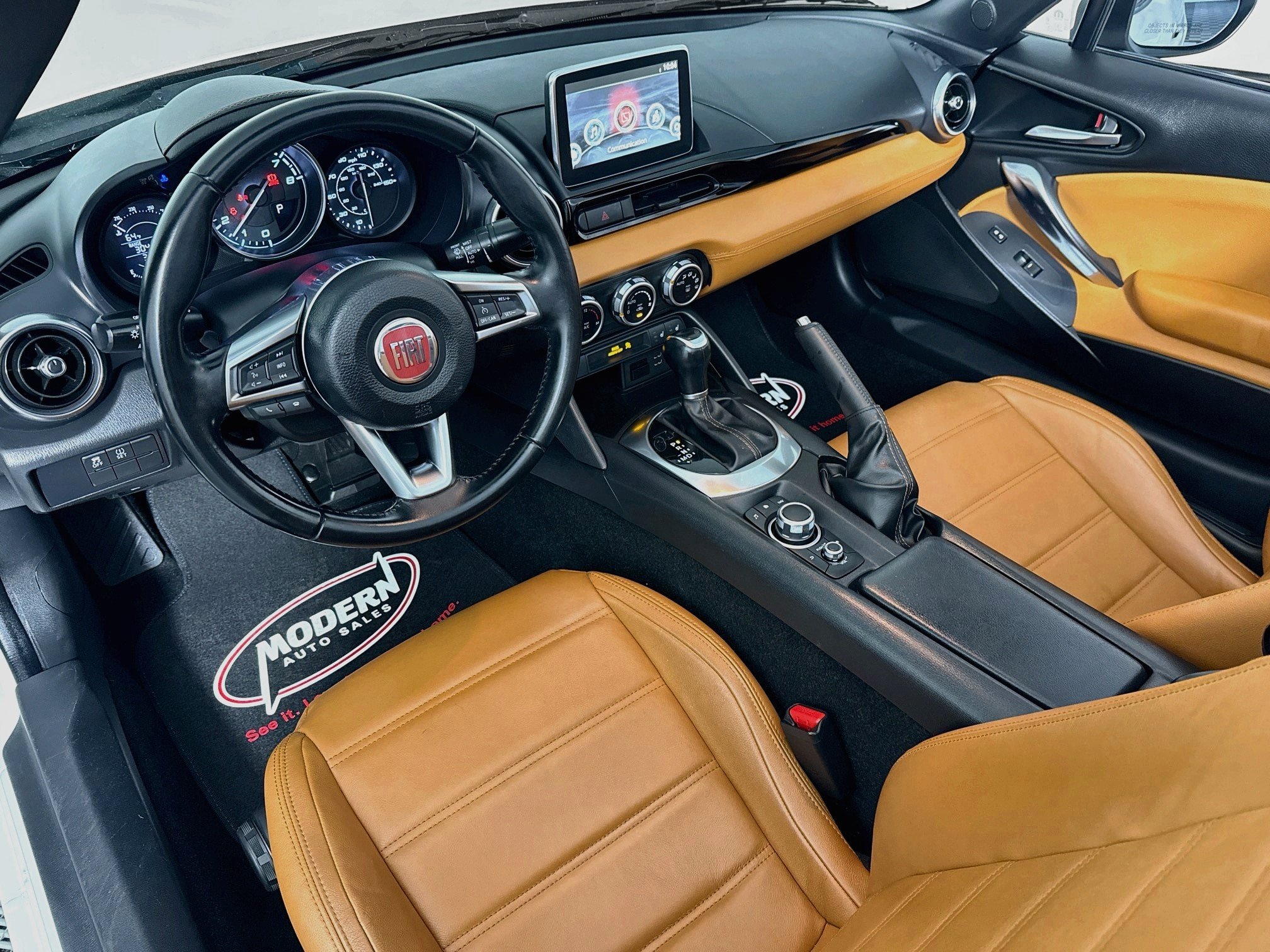 Used 2018 FIAT 124 Spider Lusso w/ Navigation & Sound Group RWD image 8