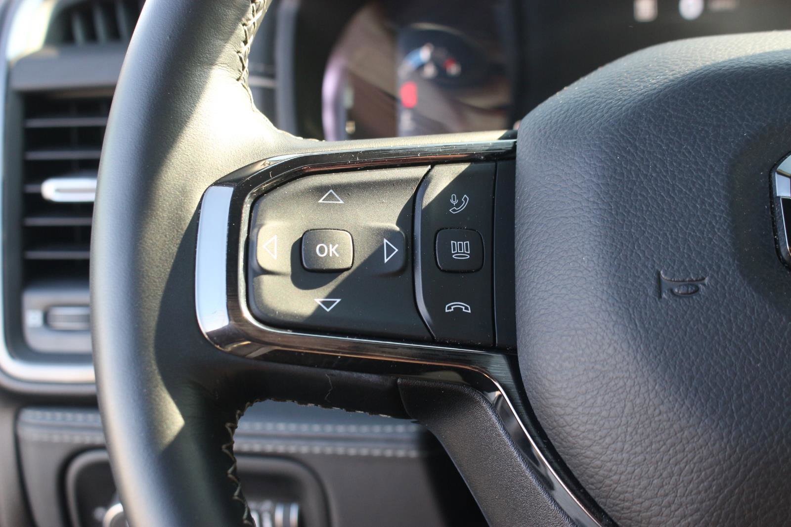 Used 2025 RAM 2500 Limited AWD/4WD image 21