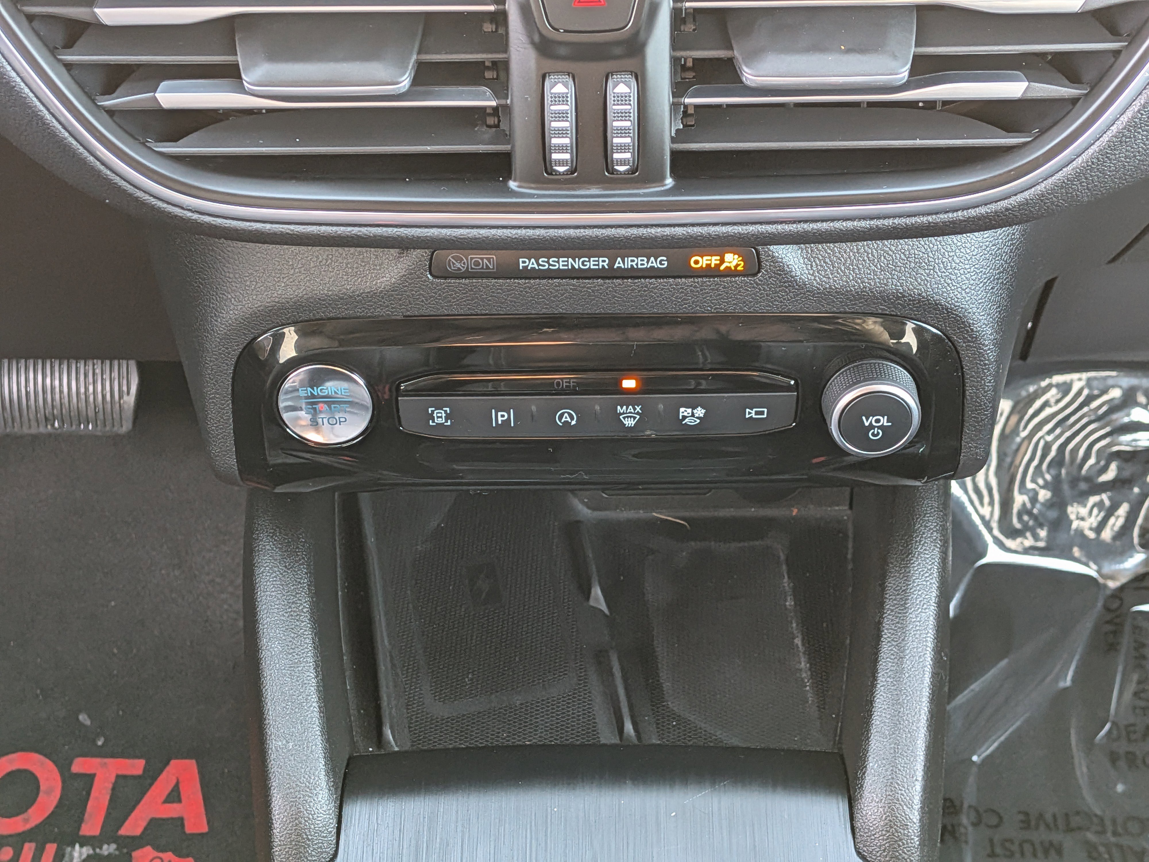 Used 2023 Ford Escape Platinum image 28