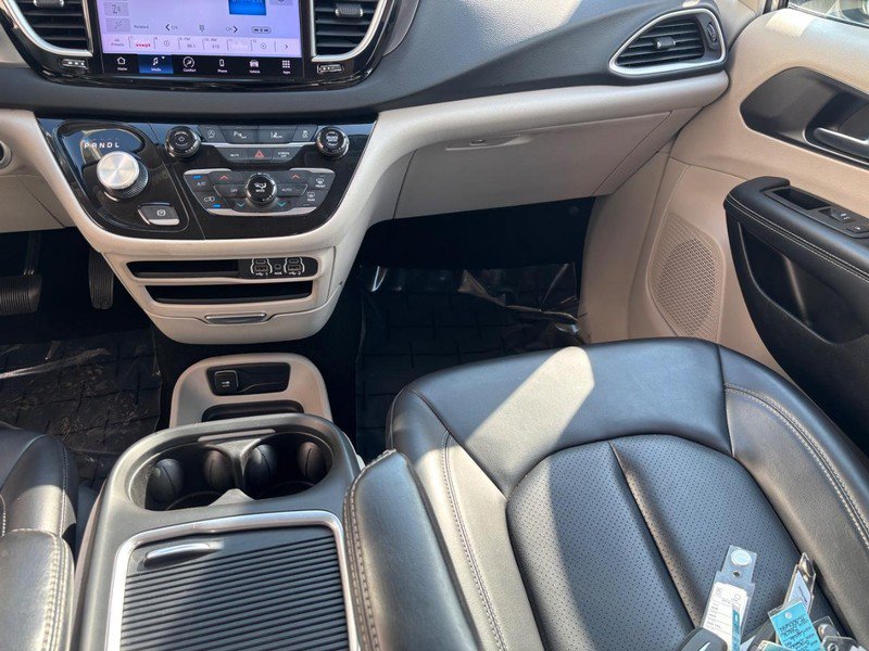 Used 2023 Chrysler Pacifica Touring-L FWD image 19
