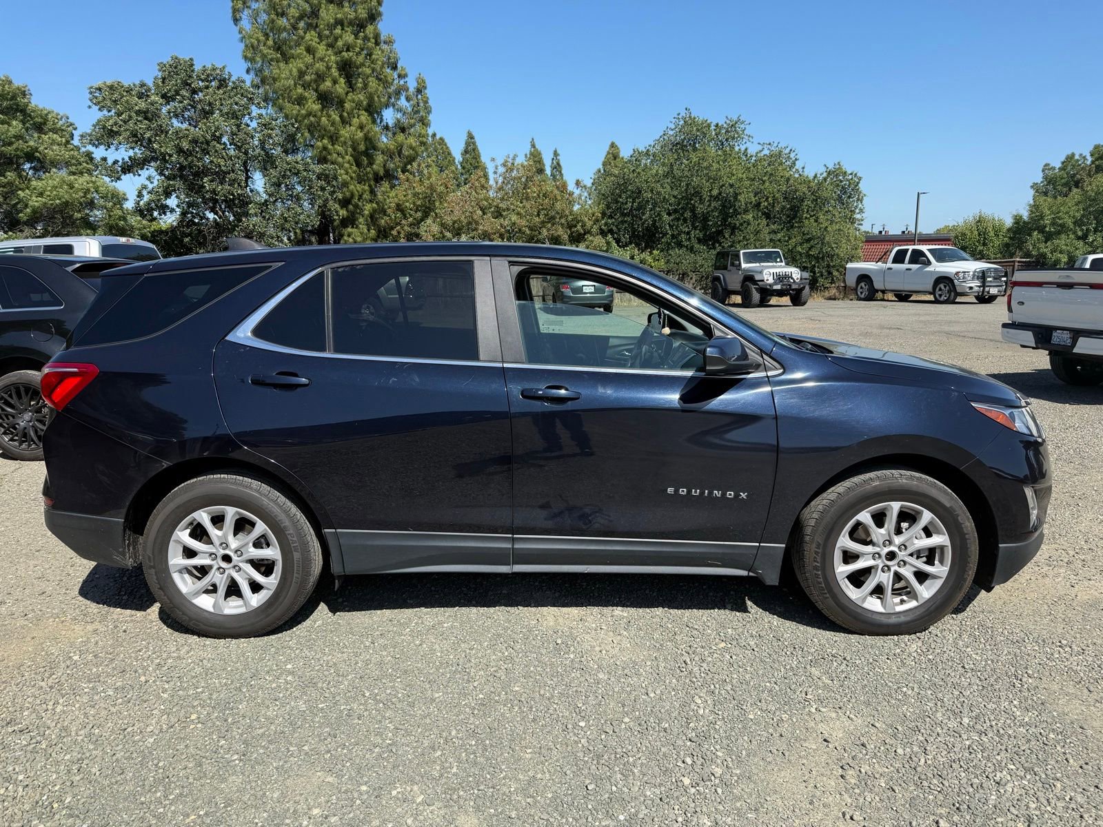 Used 2021 Chevrolet Equinox LT FWD image 2