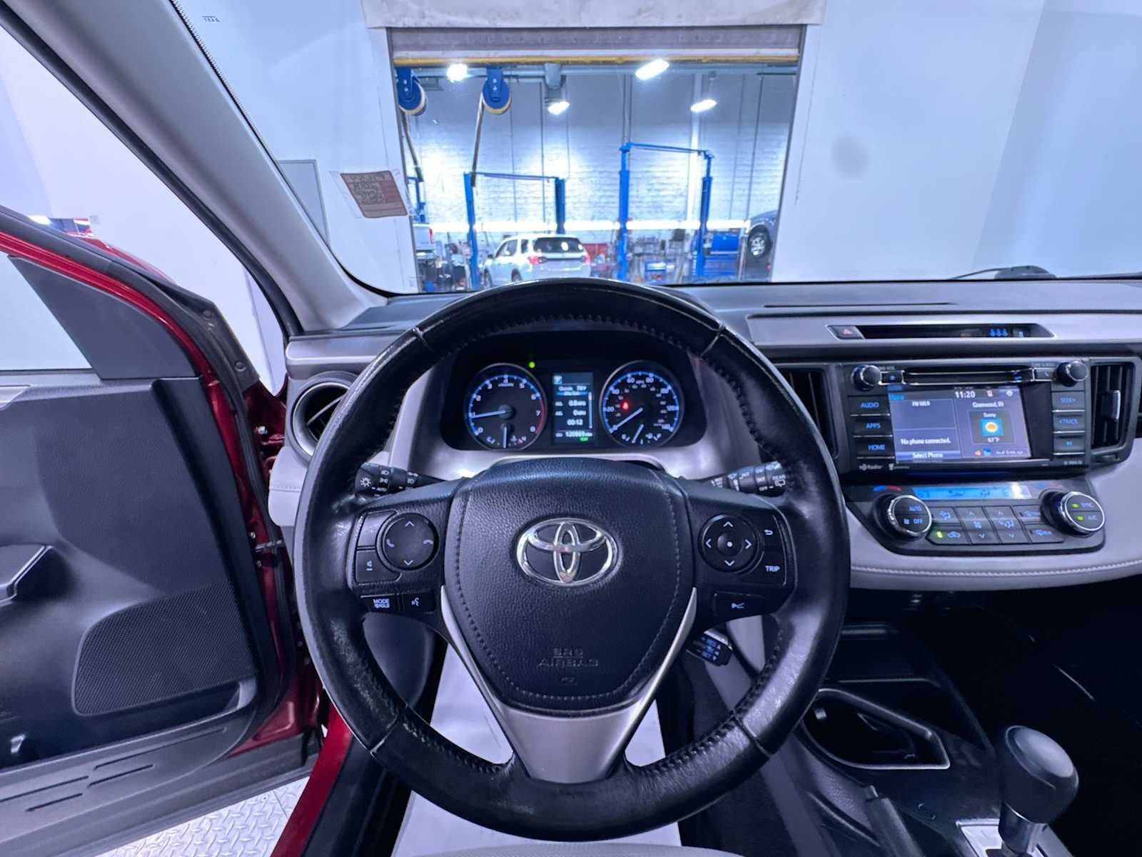 Used 2018 Toyota RAV4 XLE AWD/4WD image 15