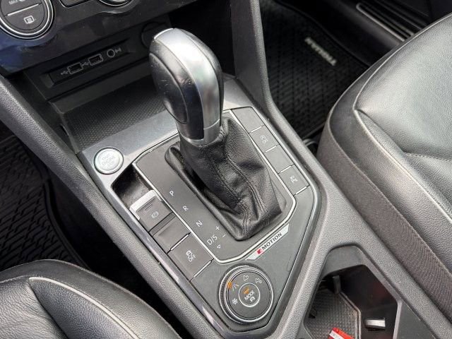 Used 2018 Volkswagen Tiguan SEL Premium w/ 3rd Row Seat Package image 30