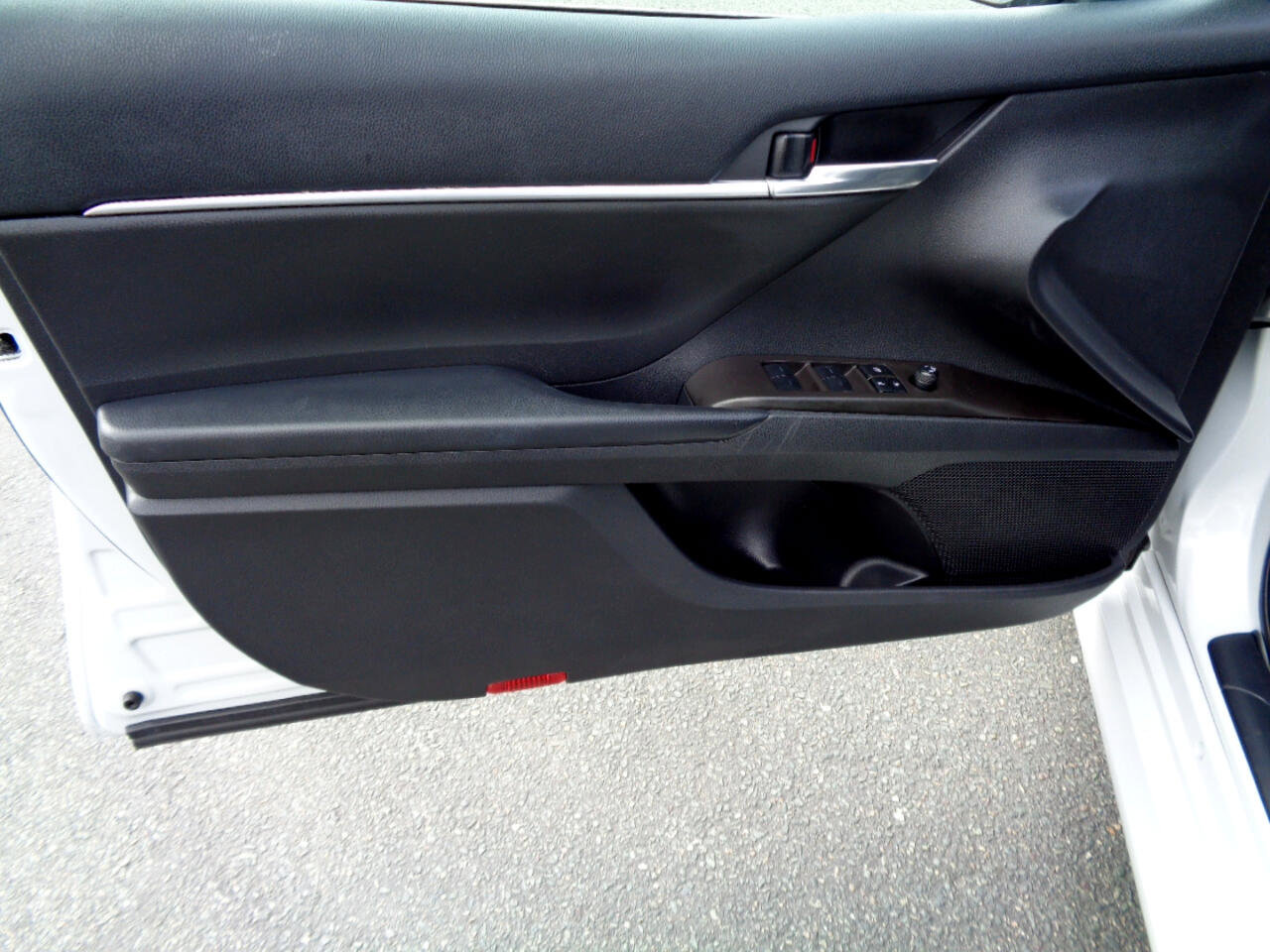 Used 2022 Toyota Camry LE image 17