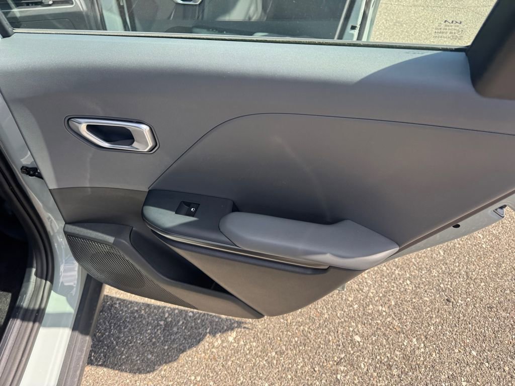 Used 2025 Kia K4 LXS image 22