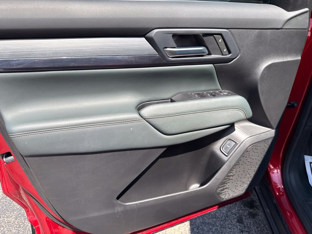 Used 2026 GMC Terrain AT4 w/ LPO, Floor Liner Package AWD/4WD image 20