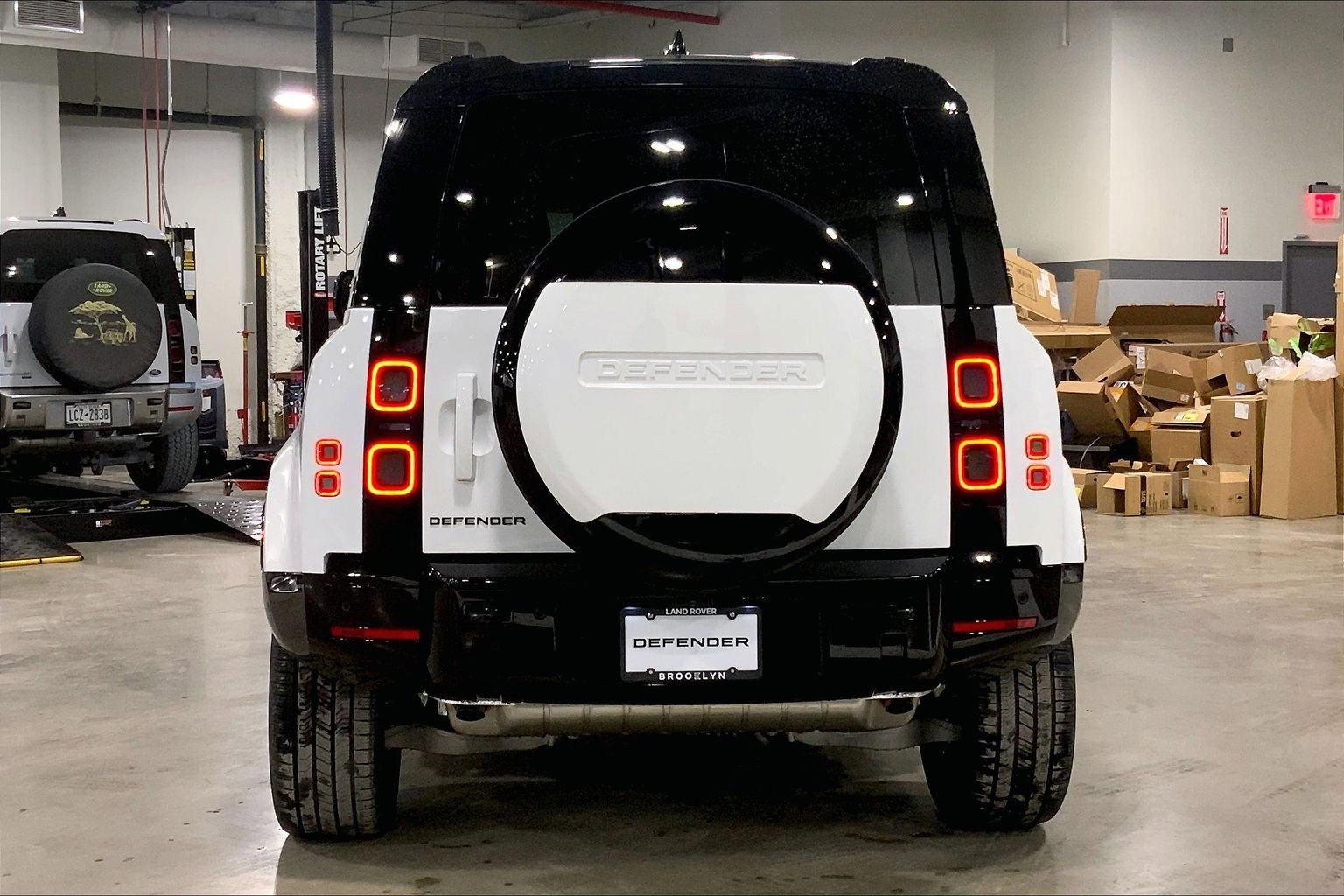 New 2026 Land Rover Defender 110 X-Dynamic SE image 4