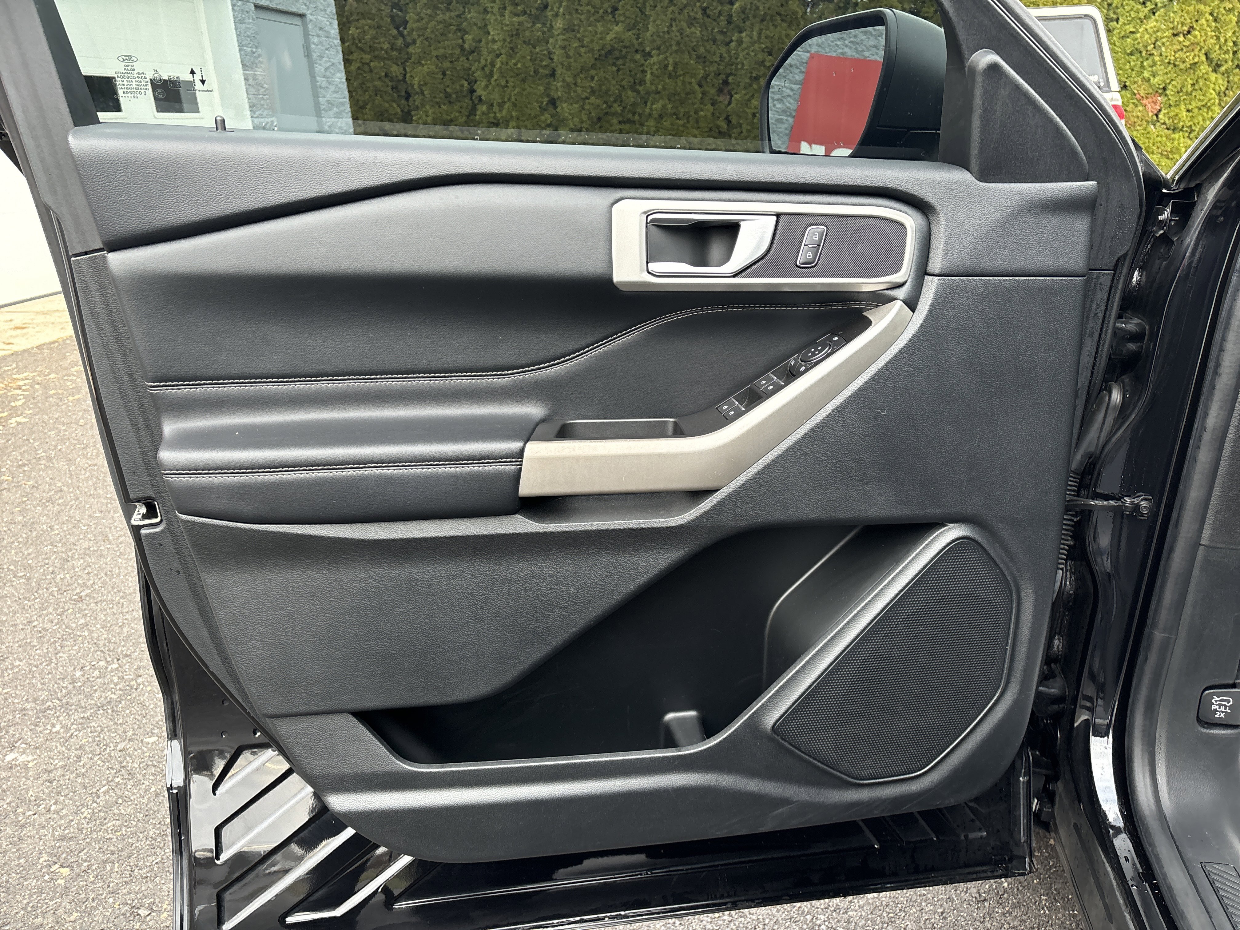 Used 2022 Ford Explorer XLT w/ Equipment Group 202A image 17