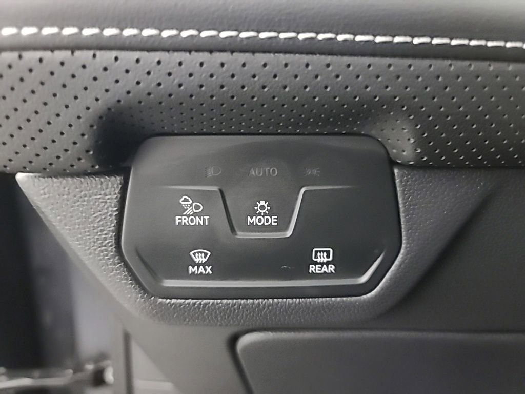 Used 2025 Volkswagen Atlas SE image 29