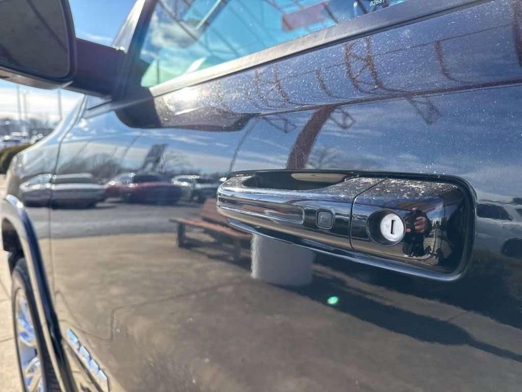 Used 2021 RAM 1500 Laramie w/ Sport Appearance Package image 12