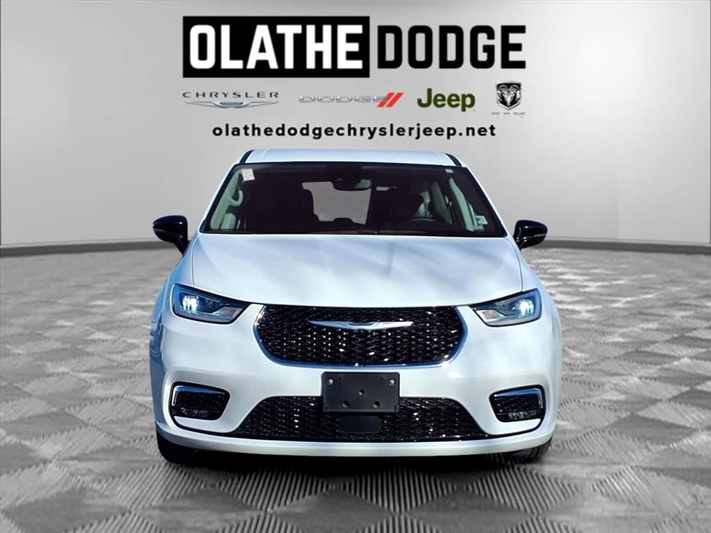 Used 2024 Chrysler Pacifica Select image 33