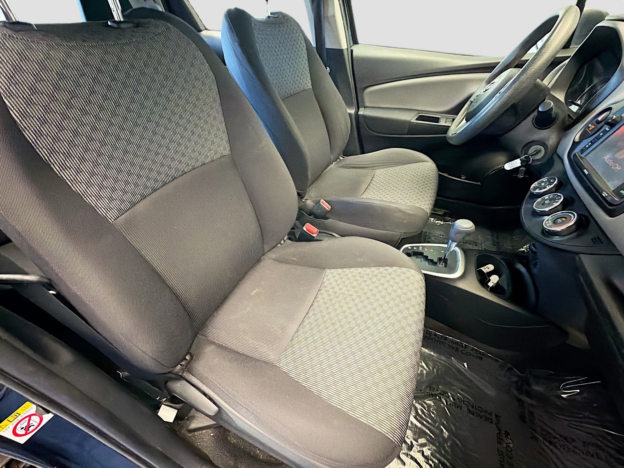 Used 2017 Toyota Yaris L image 15