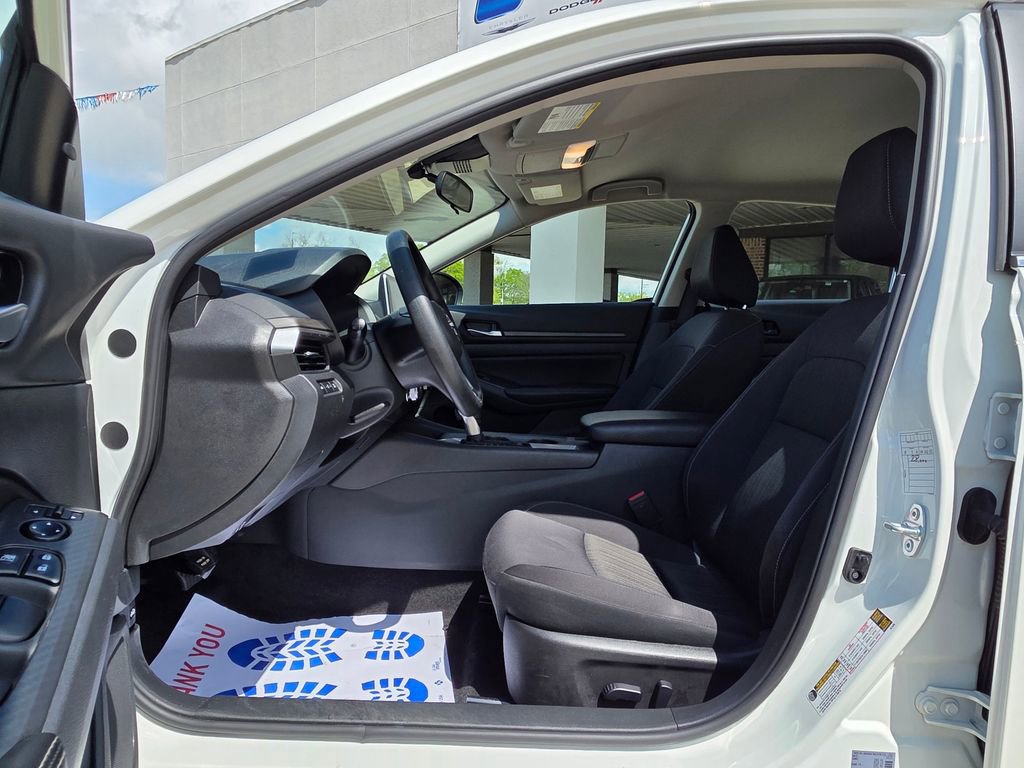 Used 2025 Nissan Altima 2.5 SV image 11