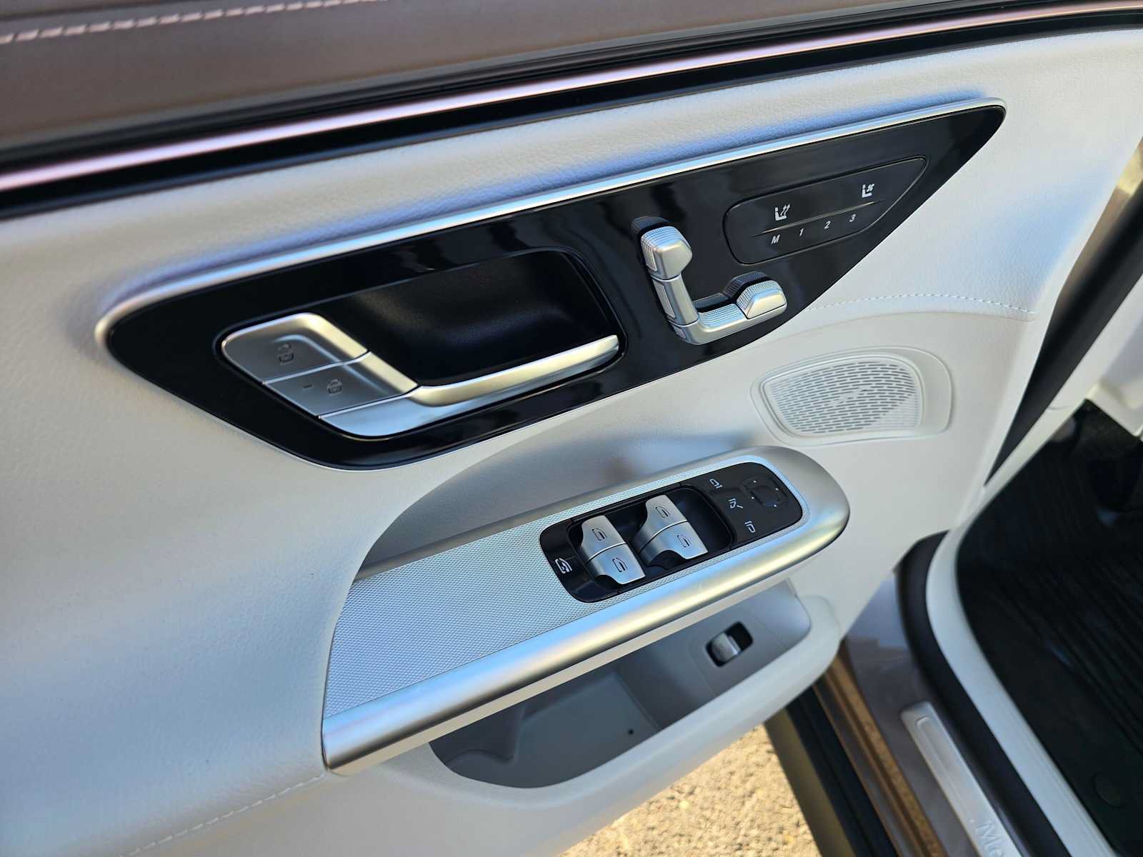 New 2027 Mercedes-Benz EQE 320 4MATIC SUV image 21