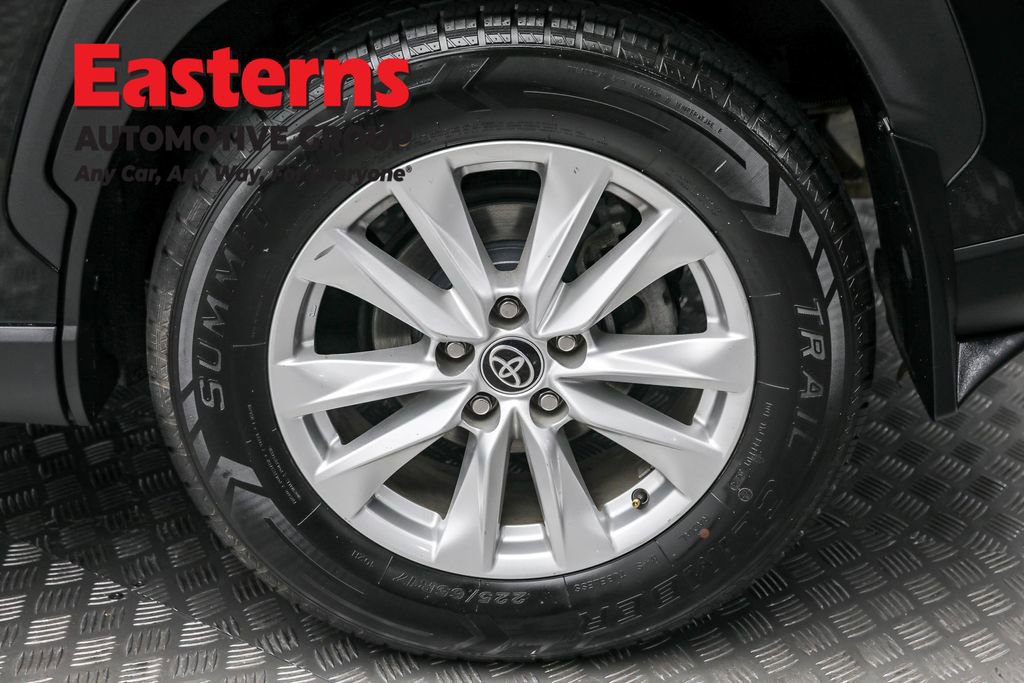 Used 2022 Toyota Corolla Cross LE image 8