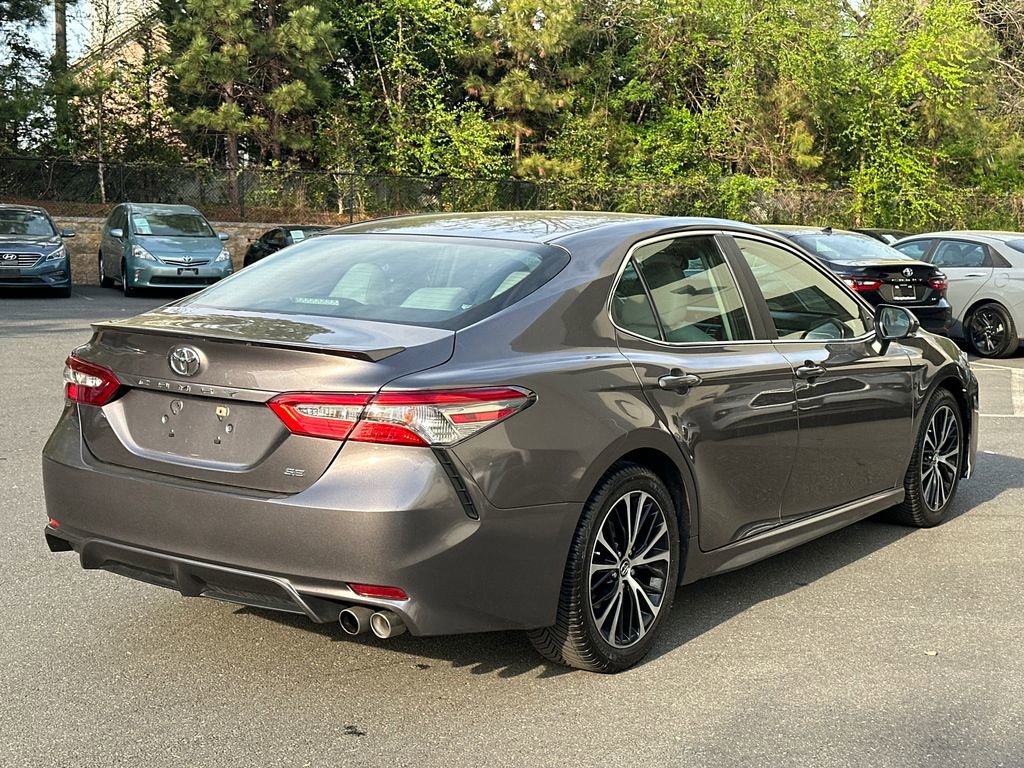 Used 2018 Toyota Camry SE w/ Moonroof Package FWD image 4