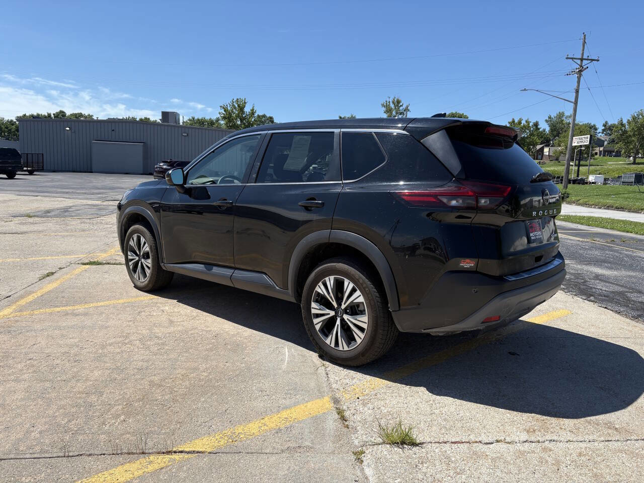 Used 2022 Nissan Rogue SV image 4