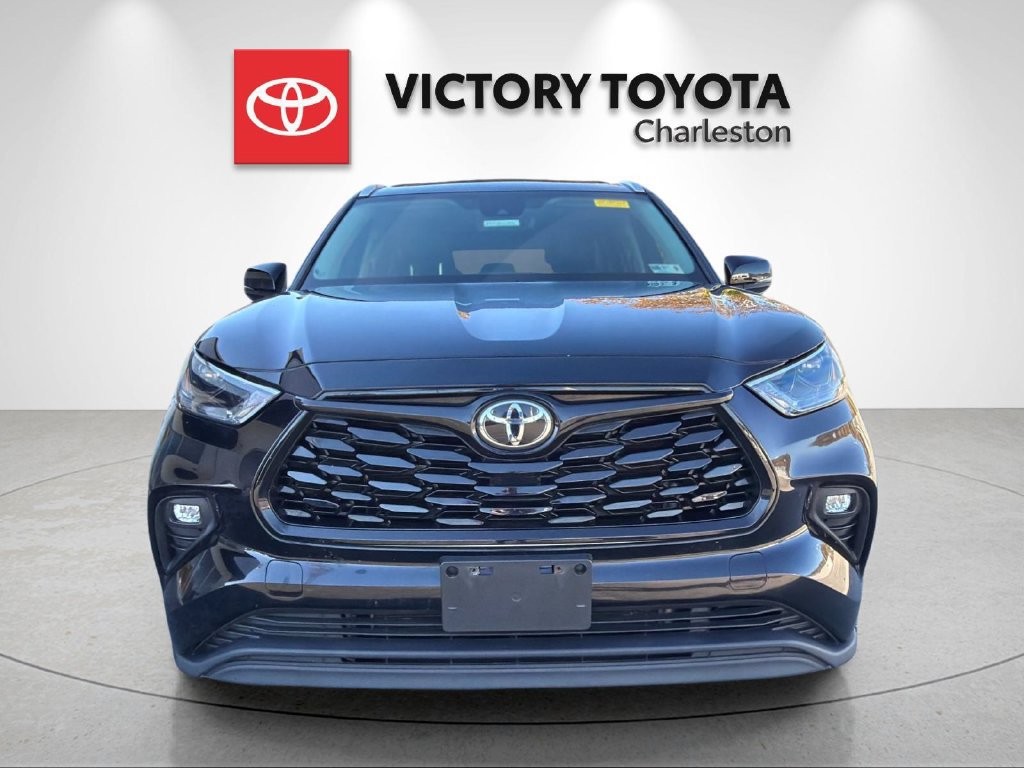 Used 2022 Toyota Highlander XLE AWD/4WD image 8