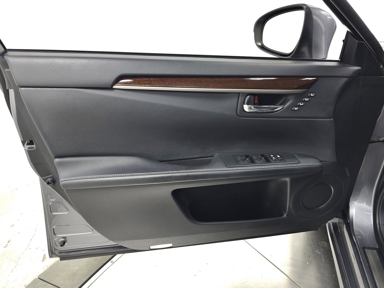 Used 2013 Lexus ES 350 w/ Luxury Pkg FWD image 11
