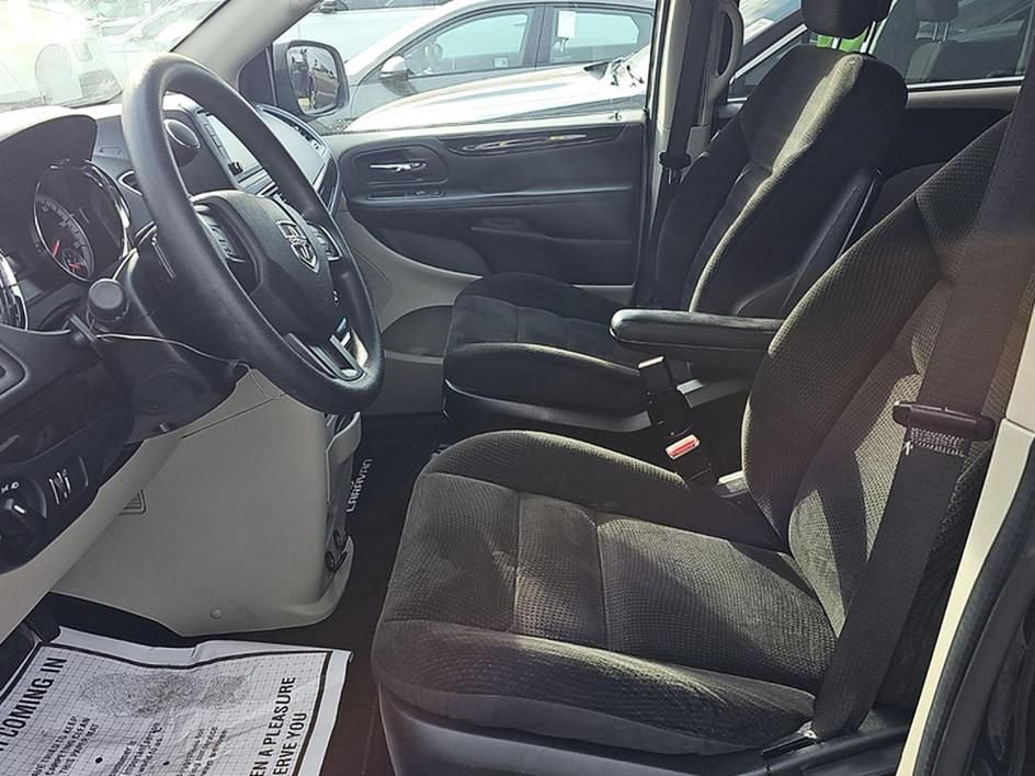 Used 2018 Dodge Grand Caravan SE FWD image 17