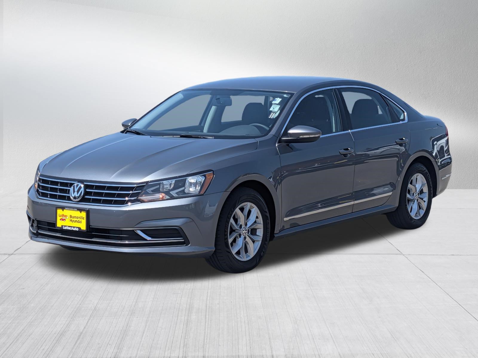 Used 2016 Volkswagen Passat 1.8T R-Line FWD image 3