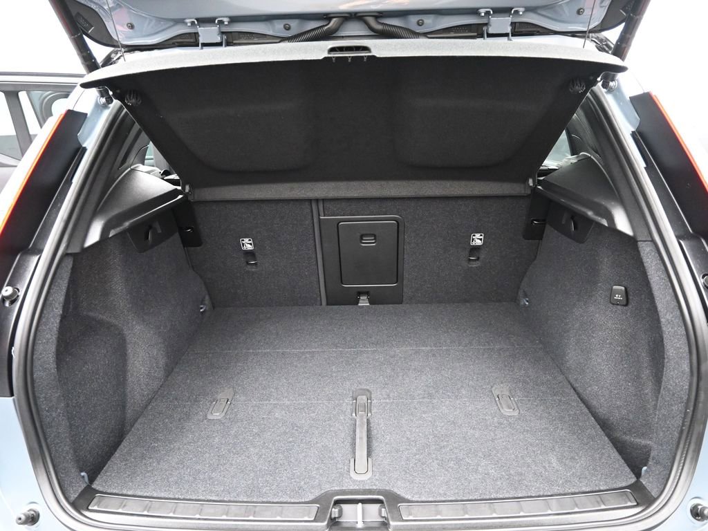 Used 2023 Volvo XC40 Recharge Plus image 15