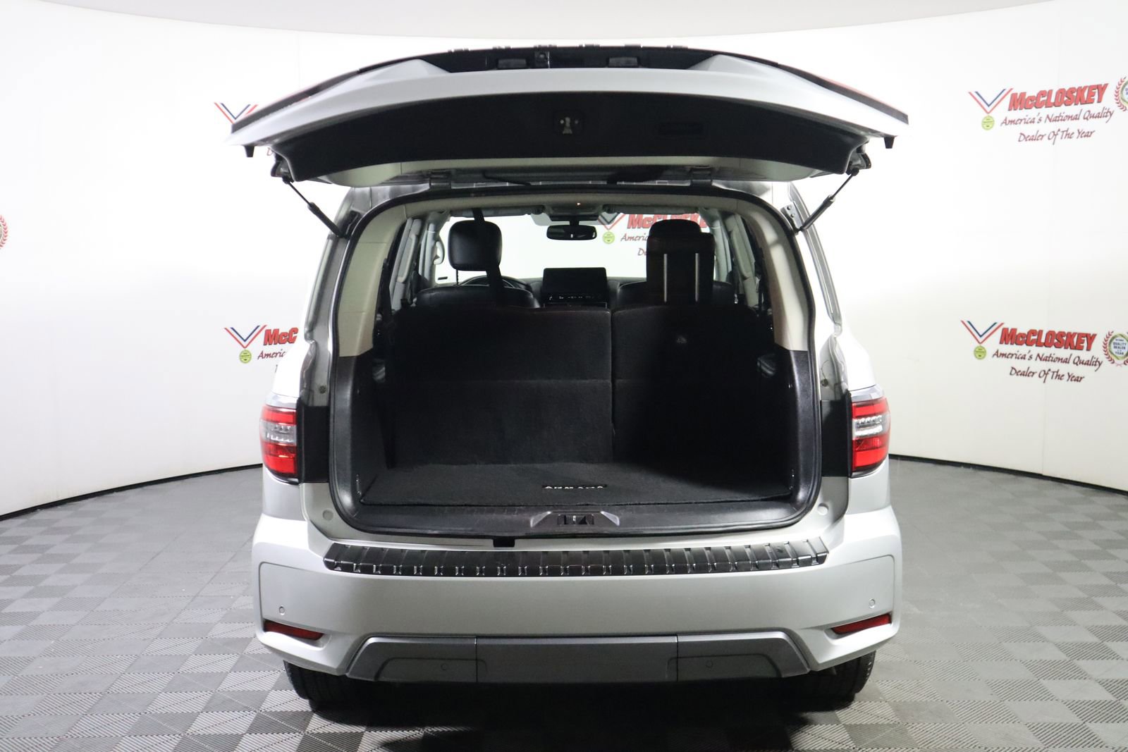 Used 2023 Nissan Armada SV image 10