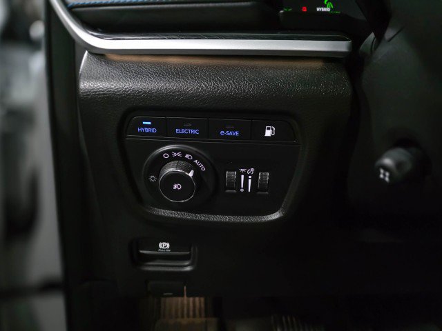 Used 2022 Jeep Grand Cherokee Trailhawk w/ Advanced Protech Group II image 28