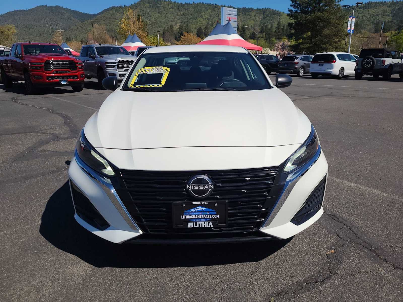 Used 2025 Nissan Altima 2.5 SV FWD image 14