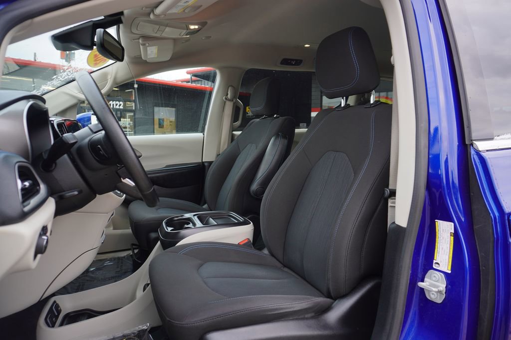 Used 2021 Chrysler Pacifica Touring image 20