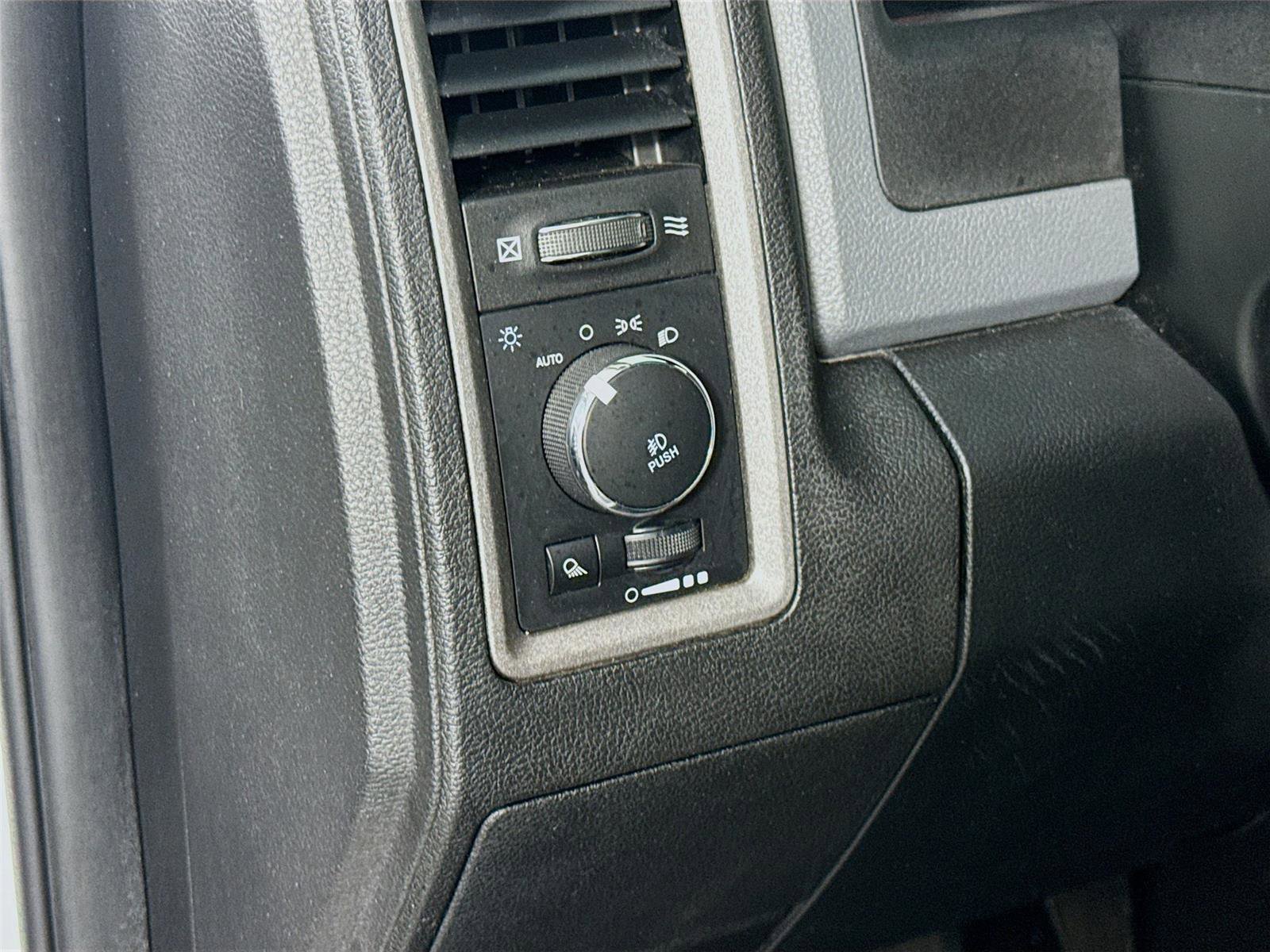 Used 2018 RAM 1500 Express RWD image 6