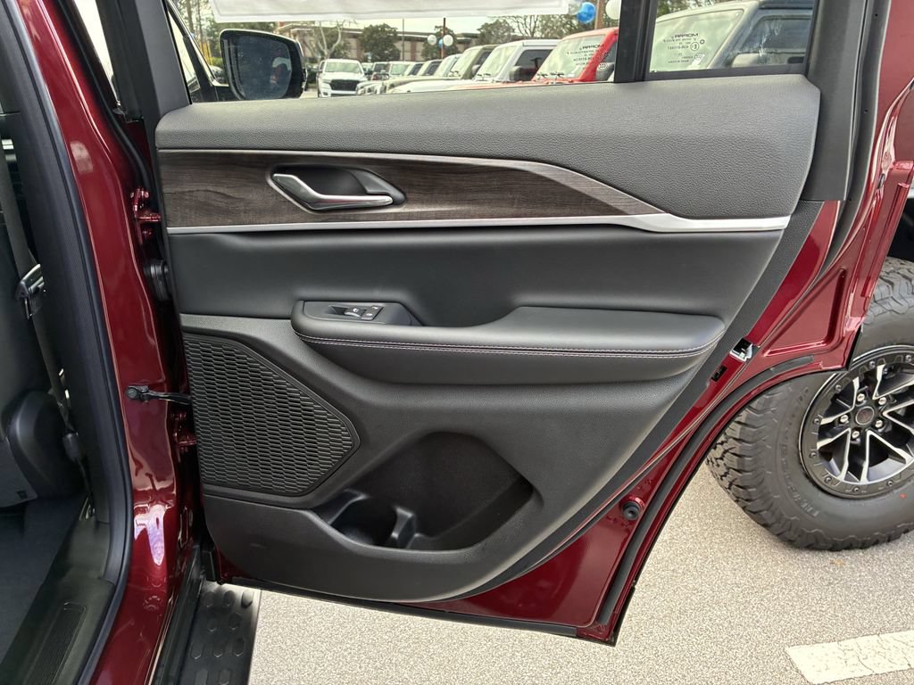 New 2025 Jeep Grand Cherokee Limited AWD/4WD image 33
