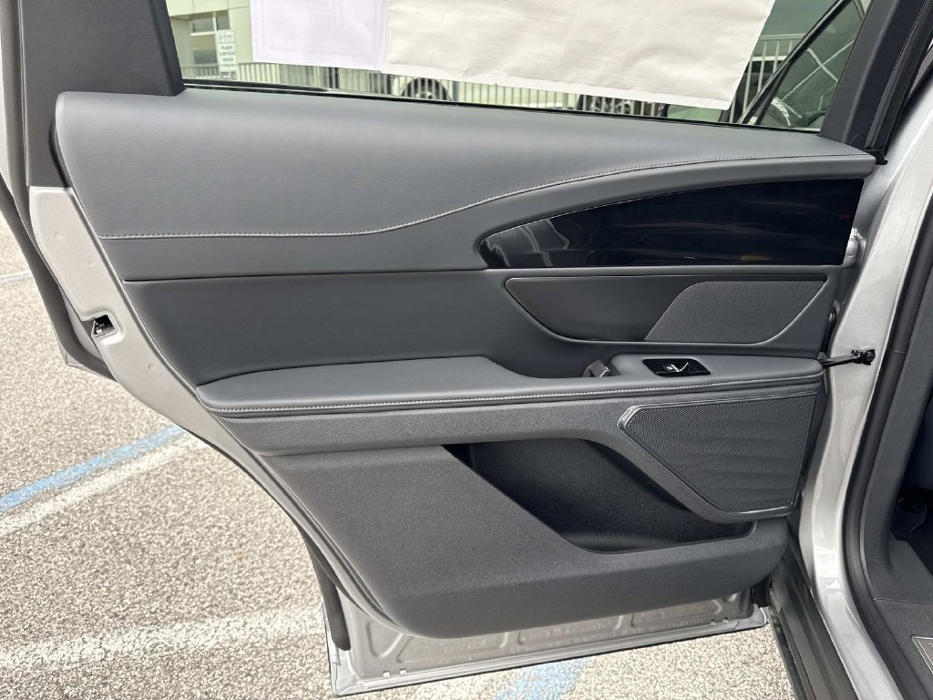 New 2026 Lincoln Nautilus Premier AWD/4WD image 13