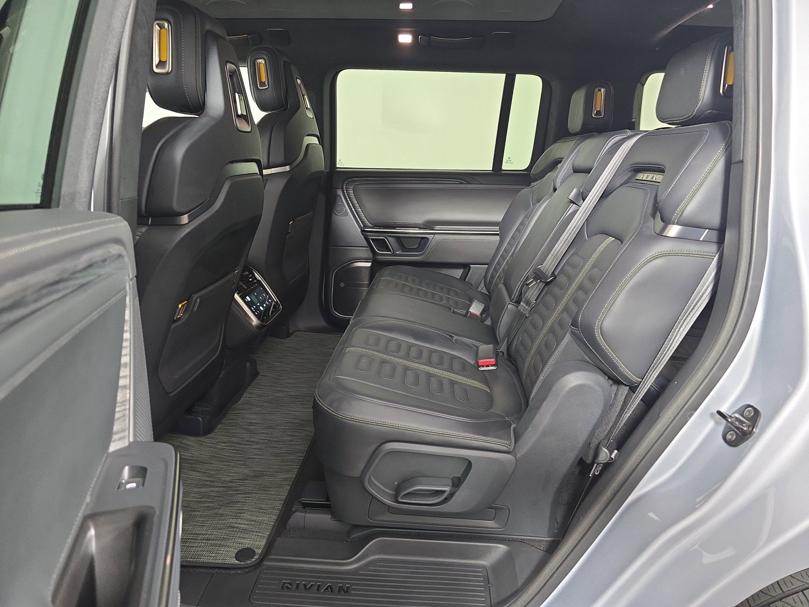 Used 2023 Rivian R1S Adventure AWD/4WD image 21